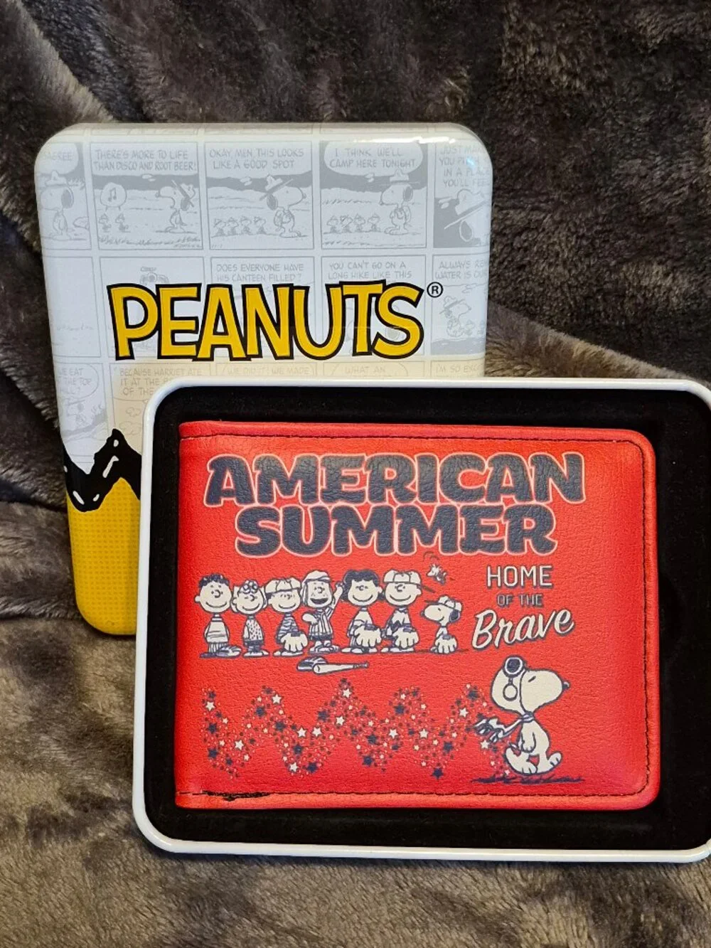 Peanuts Gang Snoopy 2 Sided Bifold Wallet American Summer With Collector Tin Box